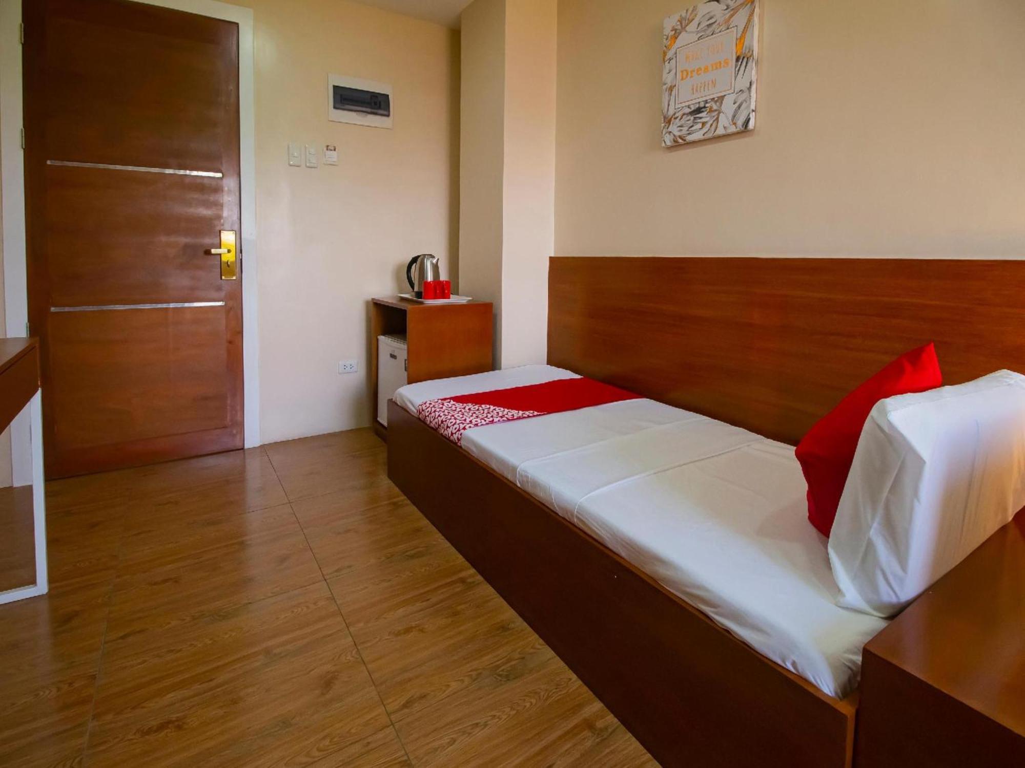 Super Oyo 832 The Teepee Place Hostel & Residence Inn Cebu Esterno foto