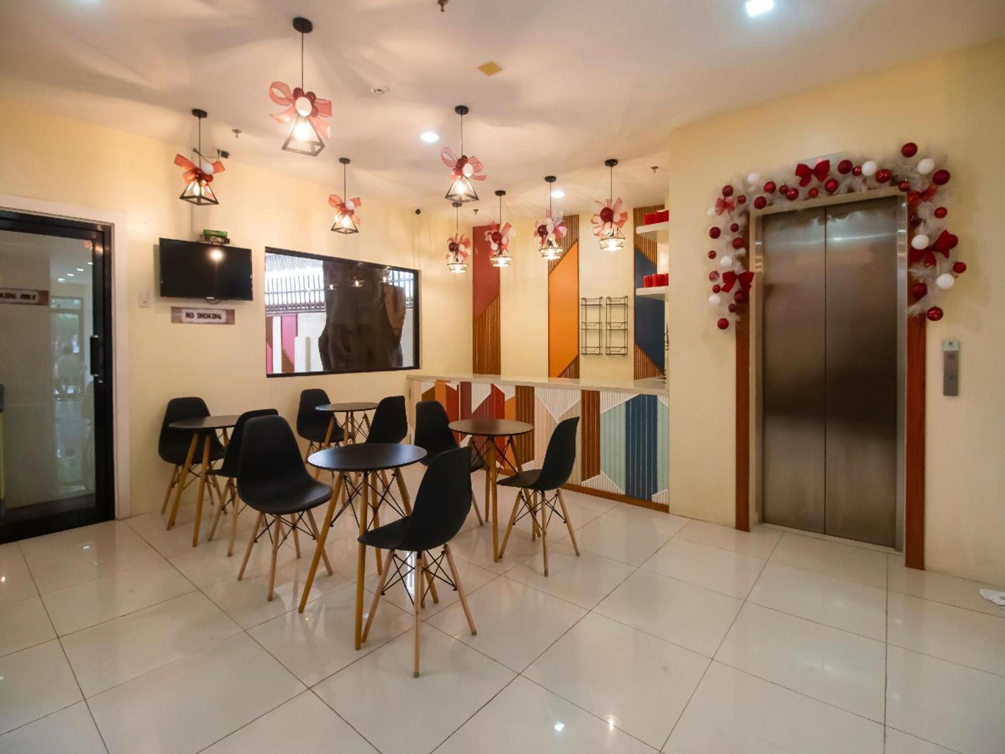Super Oyo 832 The Teepee Place Hostel & Residence Inn Cebu Esterno foto
